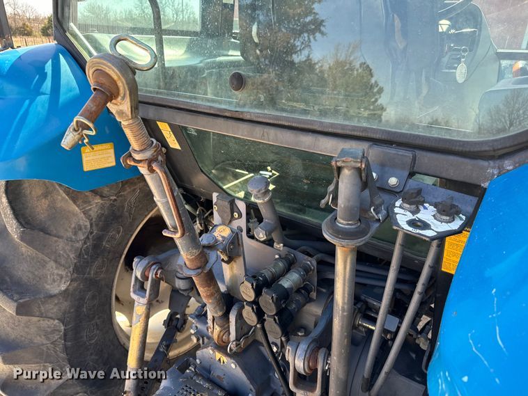 image for item NH9007 1997 New Holland  5635 MFWD tractor