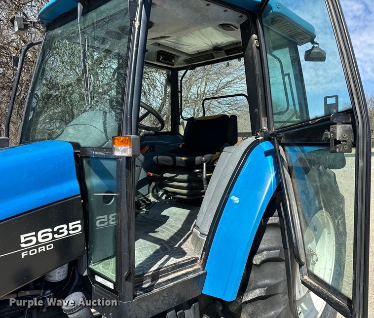 image for item NH9007 1997 New Holland  5635 MFWD tractor