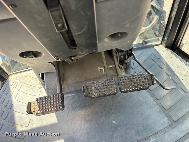 image for item NH9007 1997 New Holland  5635 MFWD tractor