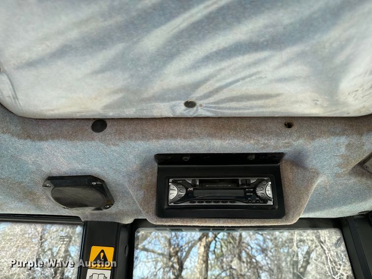 image for item NH9007 1997 New Holland  5635 MFWD tractor