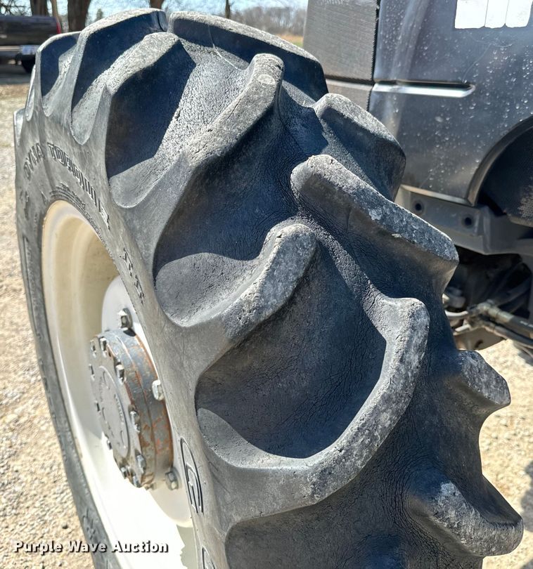 image for item NH9007 1997 New Holland  5635 MFWD tractor