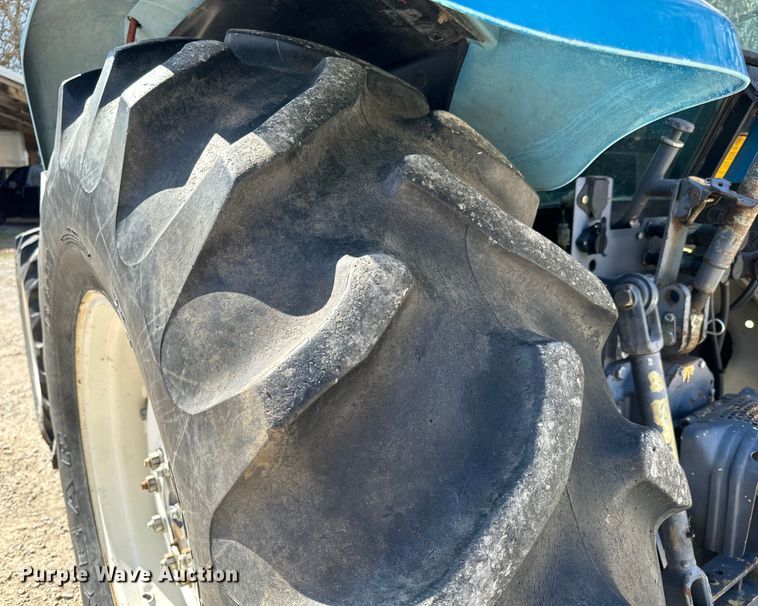 image for item NH9007 1997 New Holland  5635 MFWD tractor