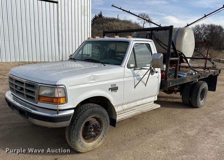 image for item NJ9425 1997 Ford F450 Super Duty XLT flatbed truck