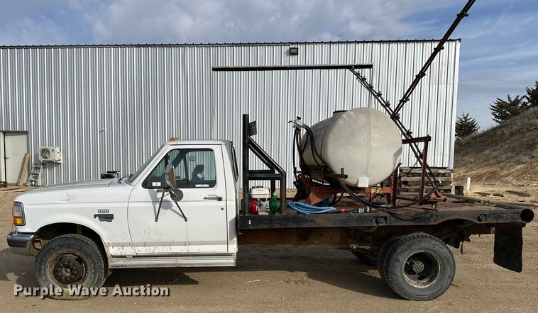 image for item NJ9425 1997 Ford F450 Super Duty XLT flatbed truck