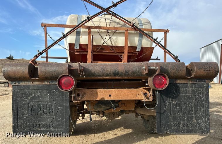 image for item NJ9425 1997 Ford F450 Super Duty XLT flatbed truck