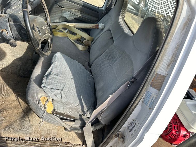 image for item NJ9425 1997 Ford F450 Super Duty XLT flatbed truck