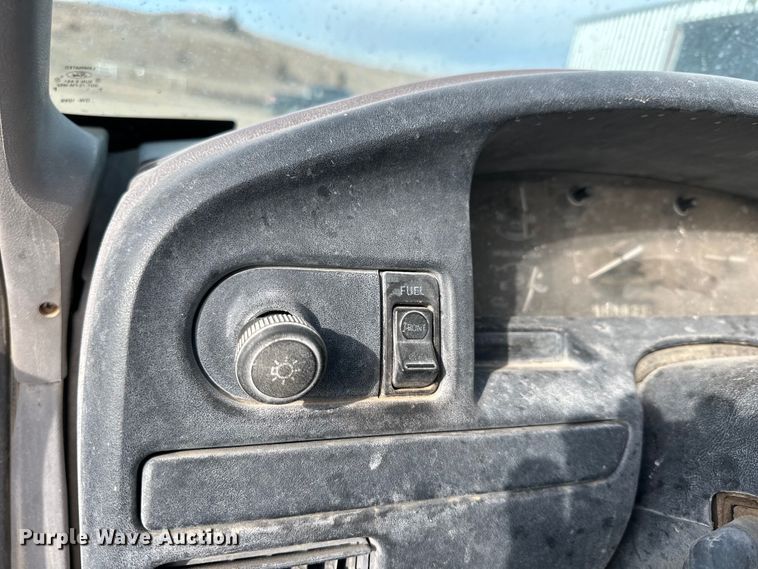 image for item NJ9425 1997 Ford F450 Super Duty XLT flatbed truck