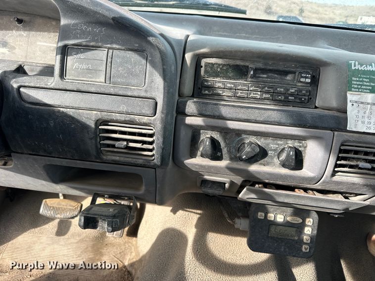 image for item NJ9425 1997 Ford F450 Super Duty XLT flatbed truck