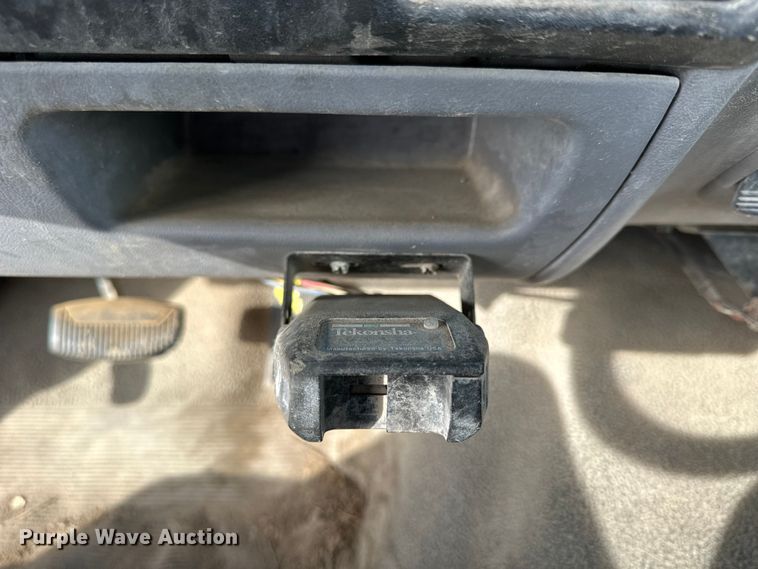 image for item NJ9425 1997 Ford F450 Super Duty XLT flatbed truck