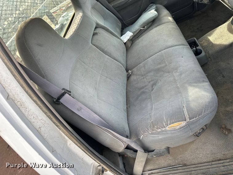 image for item NJ9425 1997 Ford F450 Super Duty XLT flatbed truck