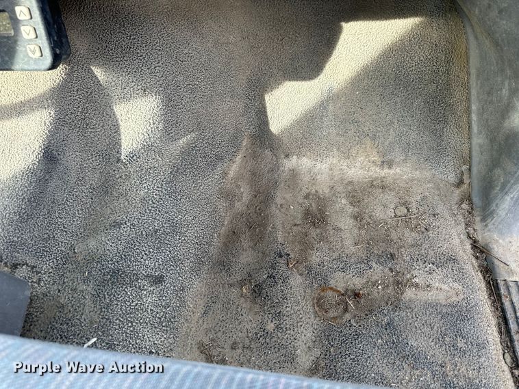 image for item NJ9425 1997 Ford F450 Super Duty XLT flatbed truck