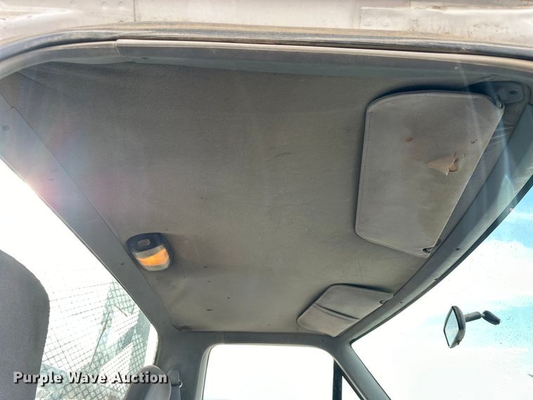 image for item NJ9425 1997 Ford F450 Super Duty XLT flatbed truck