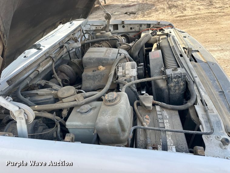 image for item NJ9425 1997 Ford F450 Super Duty XLT flatbed truck