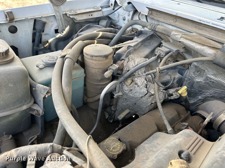 image for item NJ9425 1997 Ford F450 Super Duty XLT flatbed truck