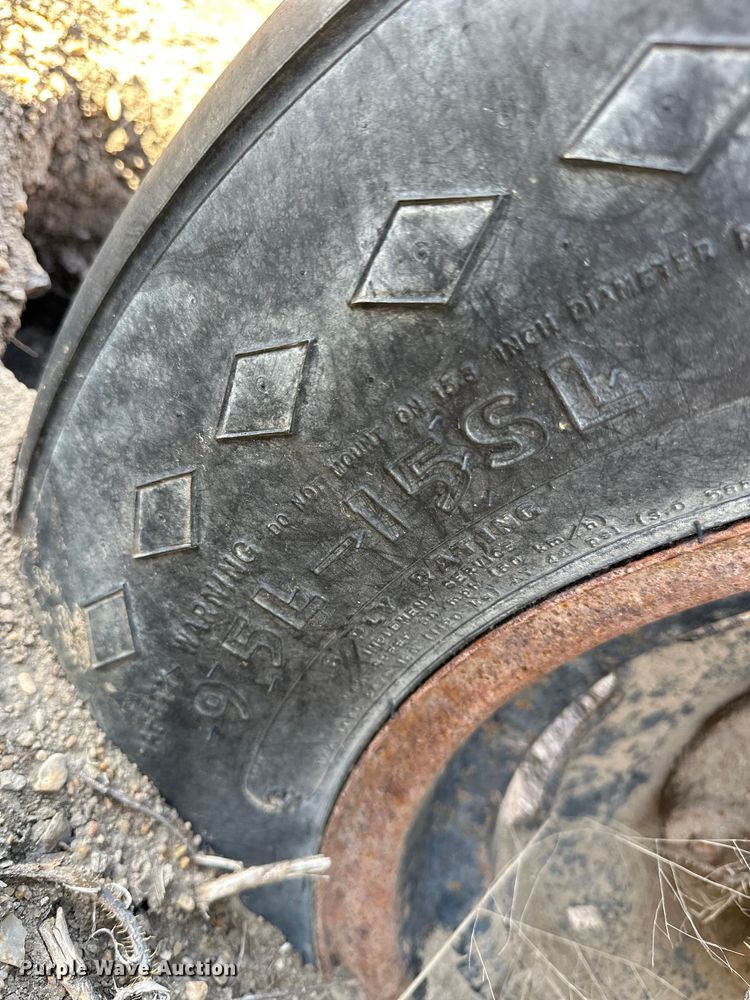 image for item NJ9430 1962 John Deere 3010 tractor