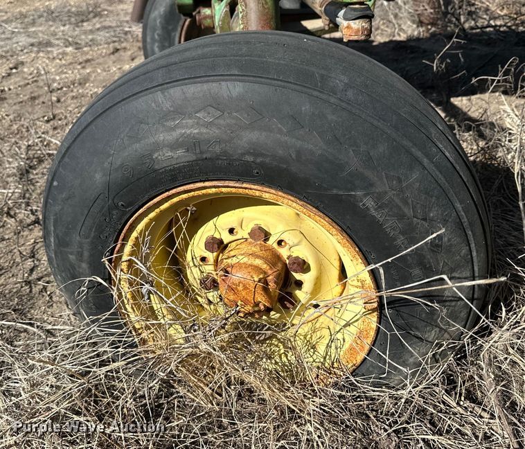 image for item NJ9430 1962 John Deere 3010 tractor