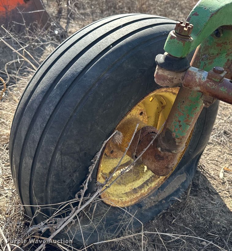 image for item NJ9430 1962 John Deere 3010 tractor