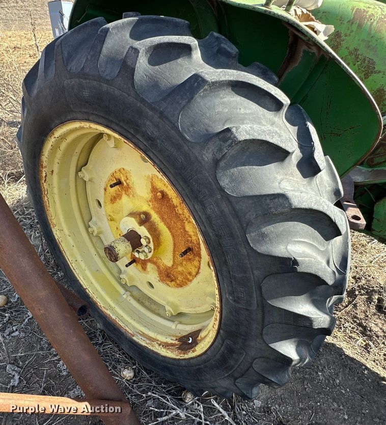 image for item NJ9430 1962 John Deere 3010 tractor