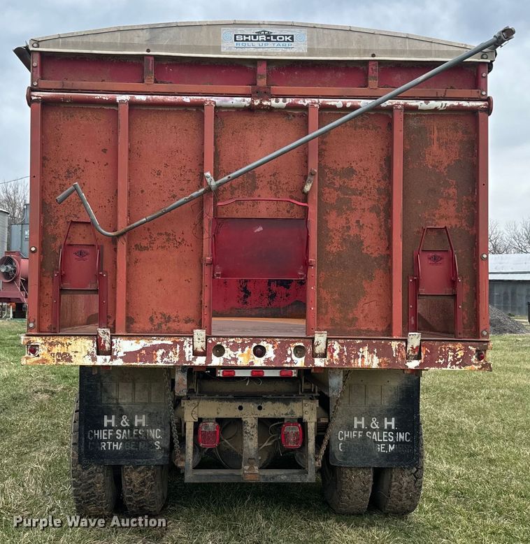 image for item NS9509 1979 International  F2275 grain truck