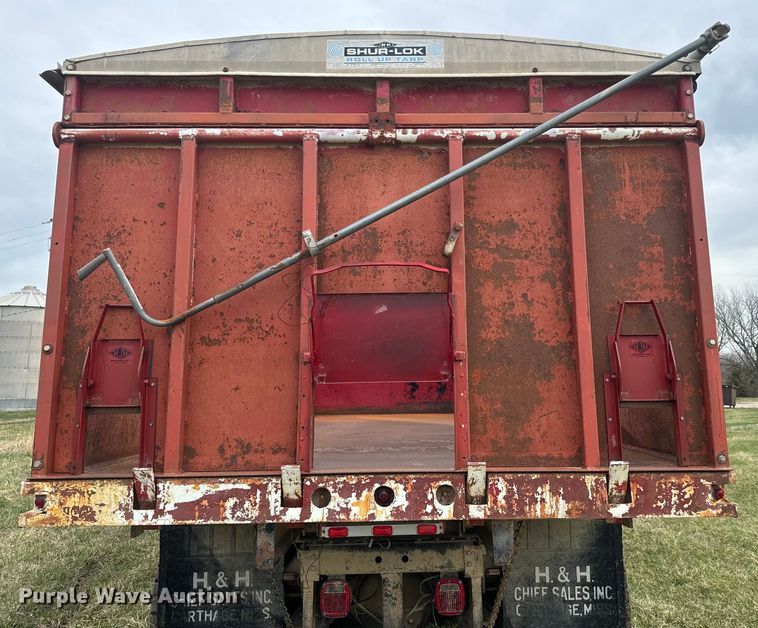 image for item NS9509 1979 International  F2275 grain truck