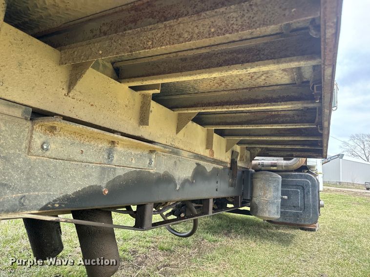 image for item NS9509 1979 International  F2275 grain truck
