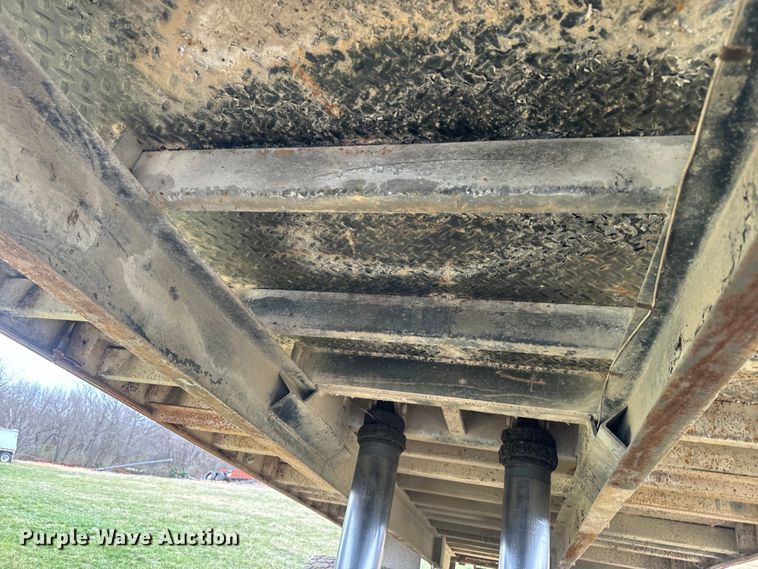 image for item NS9509 1979 International  F2275 grain truck