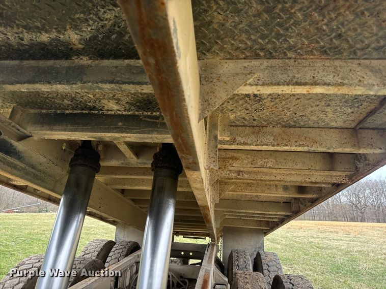 image for item NS9509 1979 International  F2275 grain truck