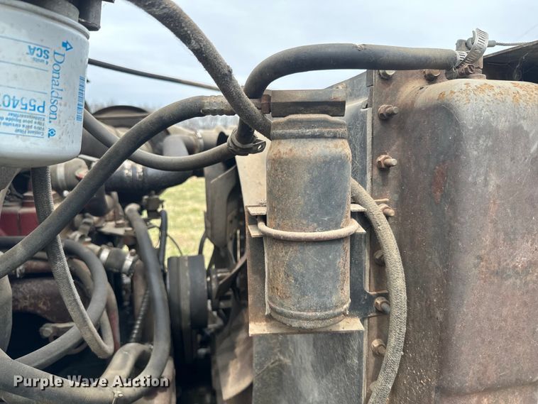 image for item NS9509 1979 International  F2275 grain truck