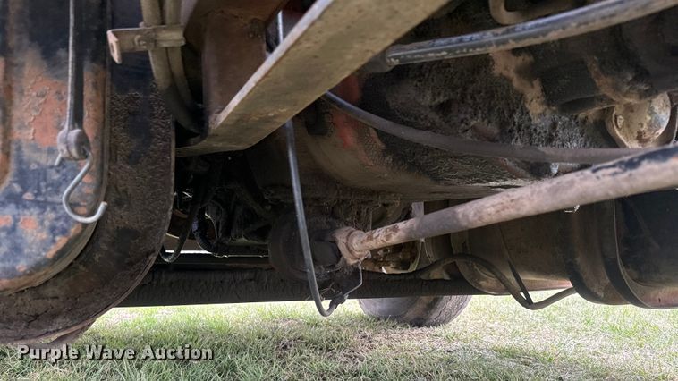 image for item NS9509 1979 International  F2275 grain truck