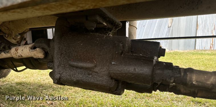 image for item NS9509 1979 International  F2275 grain truck