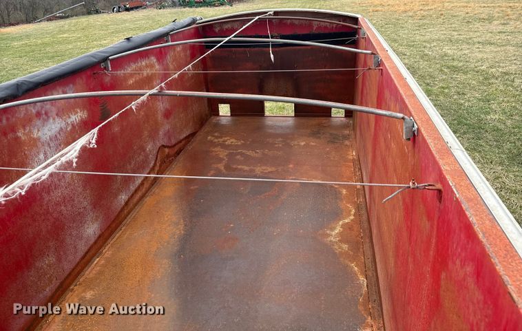 image for item NS9509 1979 International  F2275 grain truck