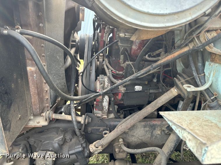 image for item NS9509 1979 International  F2275 grain truck