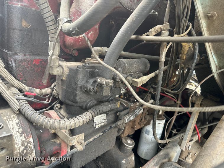 image for item NS9509 1979 International  F2275 grain truck