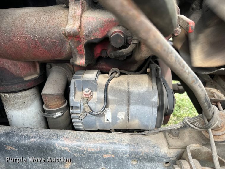 image for item NS9509 1979 International  F2275 grain truck