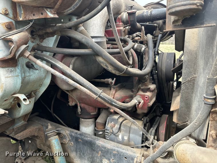 image for item NS9509 1979 International  F2275 grain truck