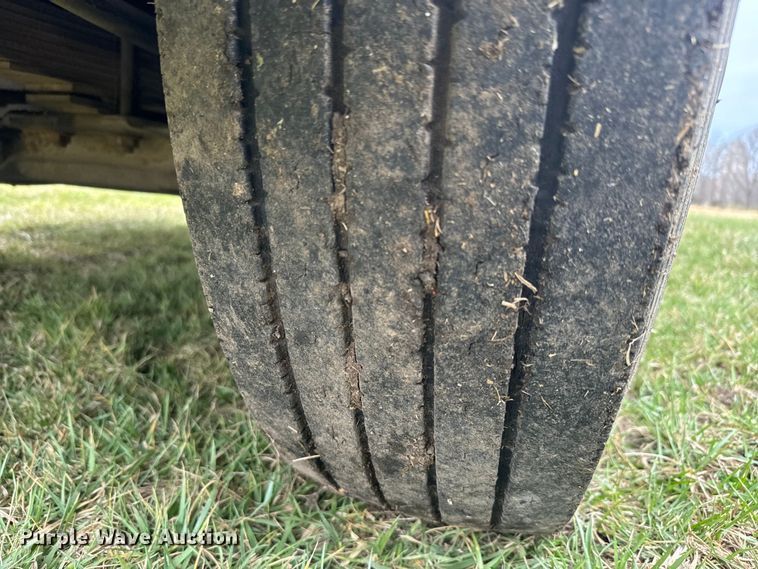 image for item NS9509 1979 International  F2275 grain truck