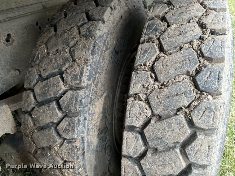 image for item NS9509 1979 International  F2275 grain truck