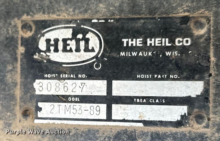 image for item NS9509 1979 International  F2275 grain truck