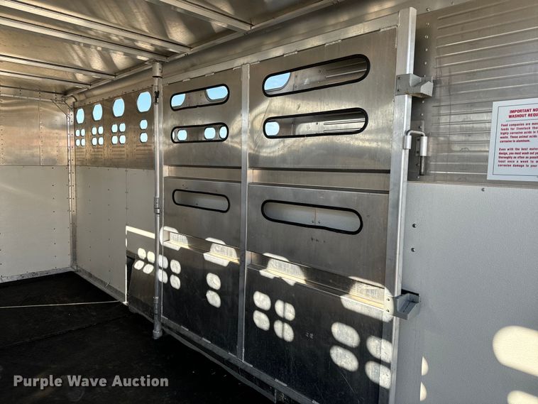 image for item NU9524 2007 Wilson PSSC-8420T livestock trailer