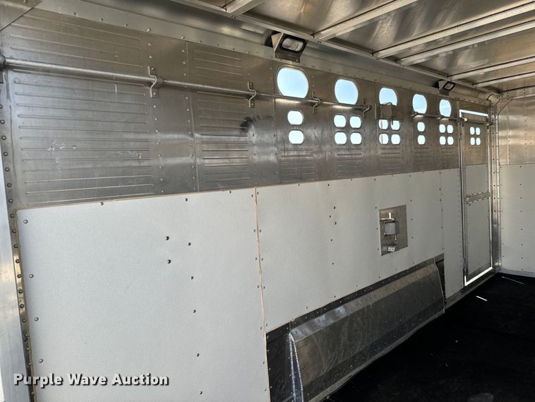 image for item NU9524 2007 Wilson PSSC-8420T livestock trailer