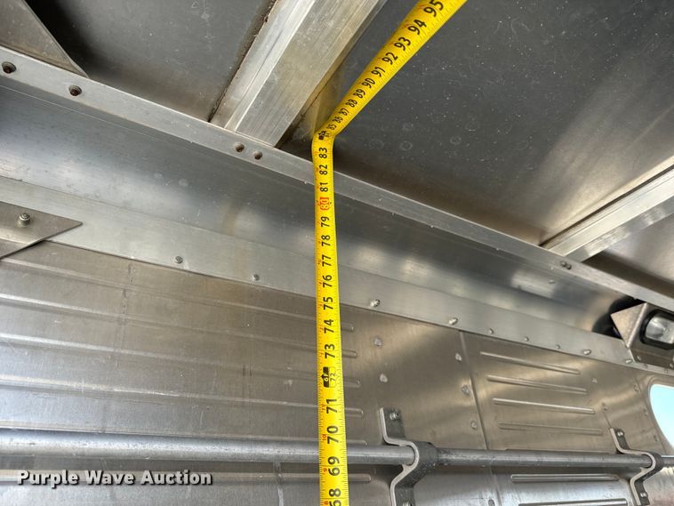 image for item NU9524 2007 Wilson PSSC-8420T livestock trailer