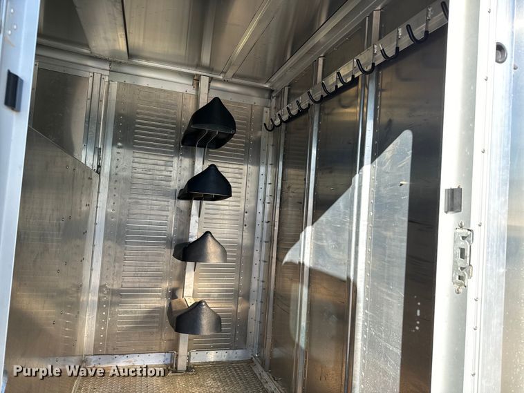 image for item NU9524 2007 Wilson PSSC-8420T livestock trailer