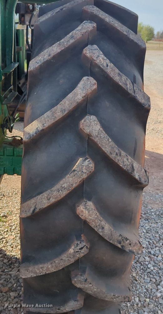 image for item NZ9424 1969 John Deere 4020 tractor