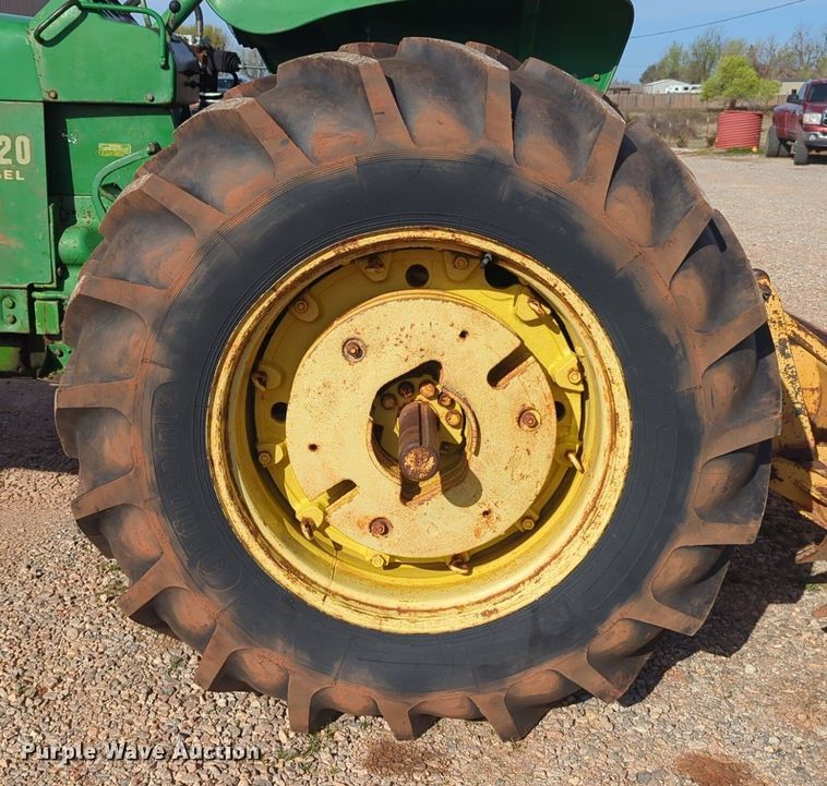 image for item NZ9424 1969 John Deere 4020 tractor