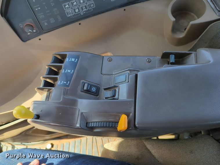 image for item NZ9426 2001 John Deere 9400 4WD tractor