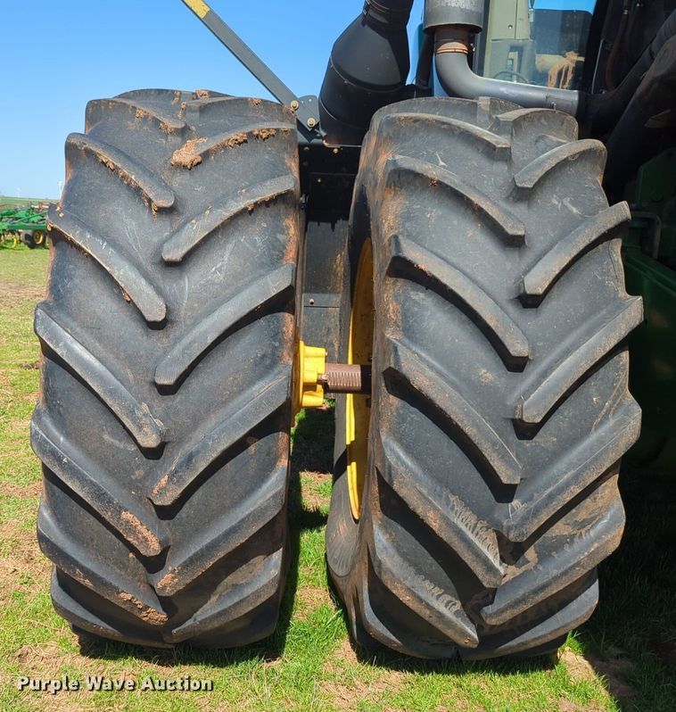 image for item NZ9426 2001 John Deere 9400 4WD tractor