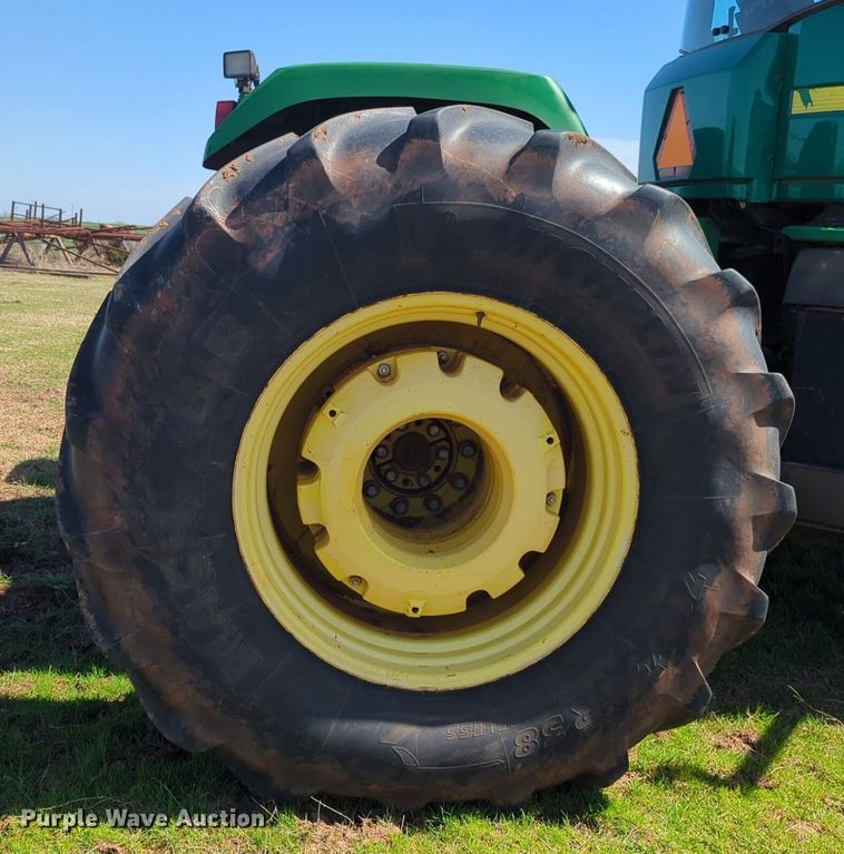 image for item NZ9426 2001 John Deere 9400 4WD tractor