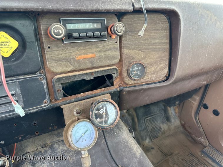 image for item OA9701 1983 International 1955 Easy-Rider applicator truck