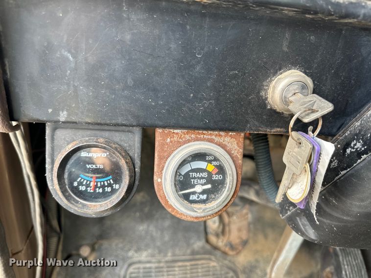 image for item OA9701 1983 International 1955 Easy-Rider applicator truck