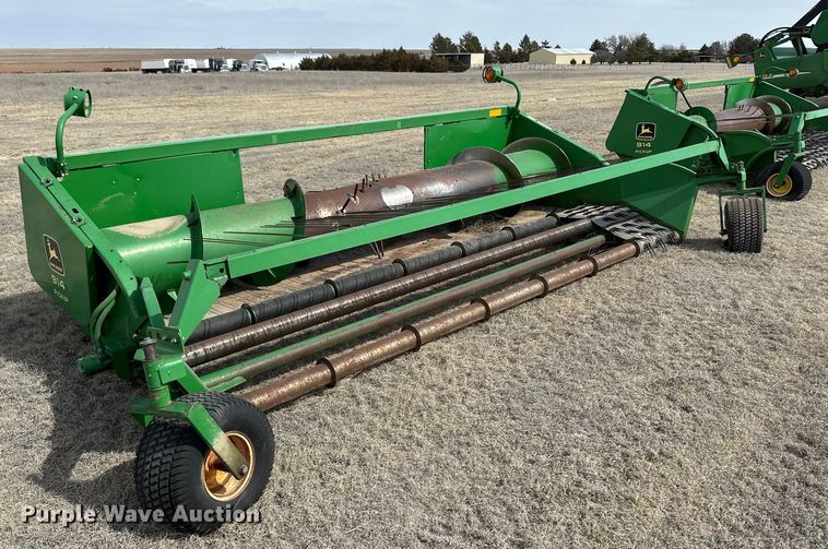 image for item OA9703 John Deere 914 pickup head